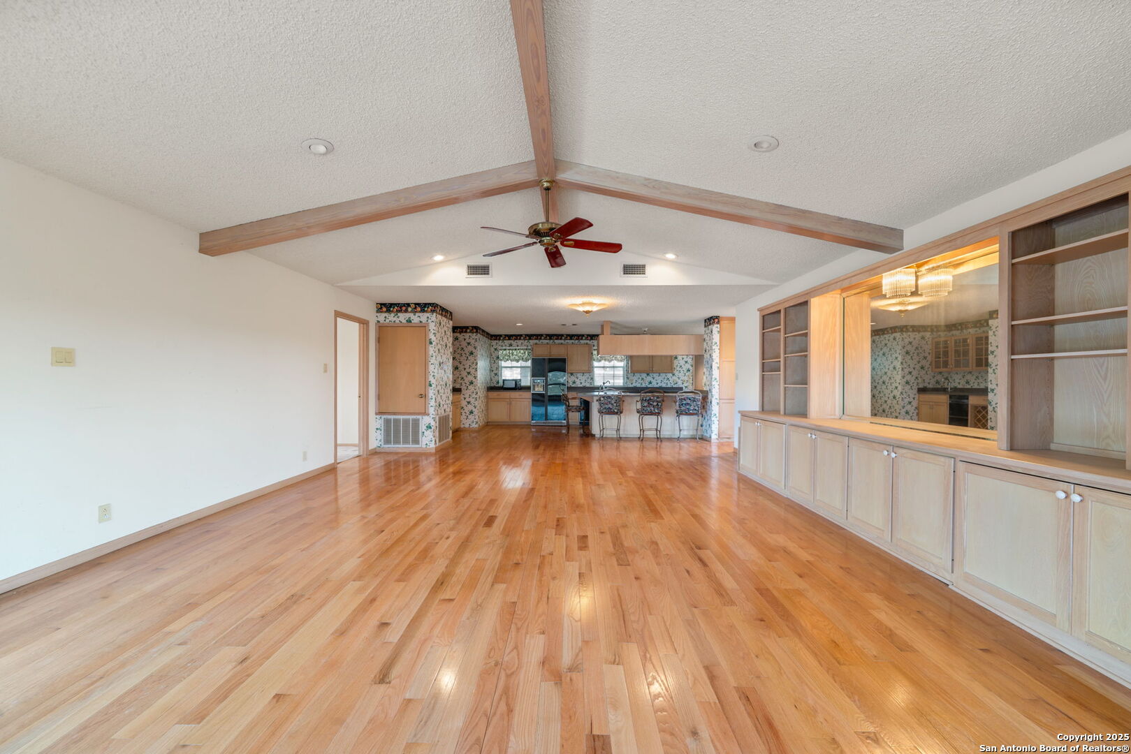 831 Hill Top