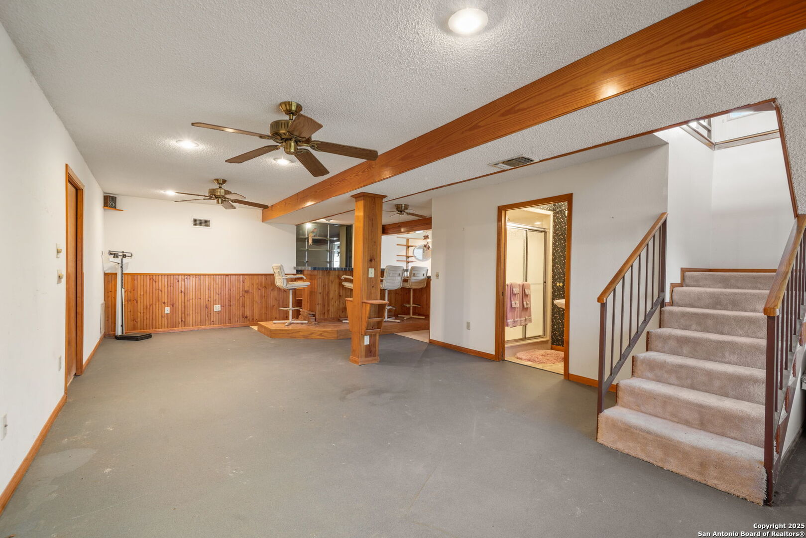 831 Hill Top