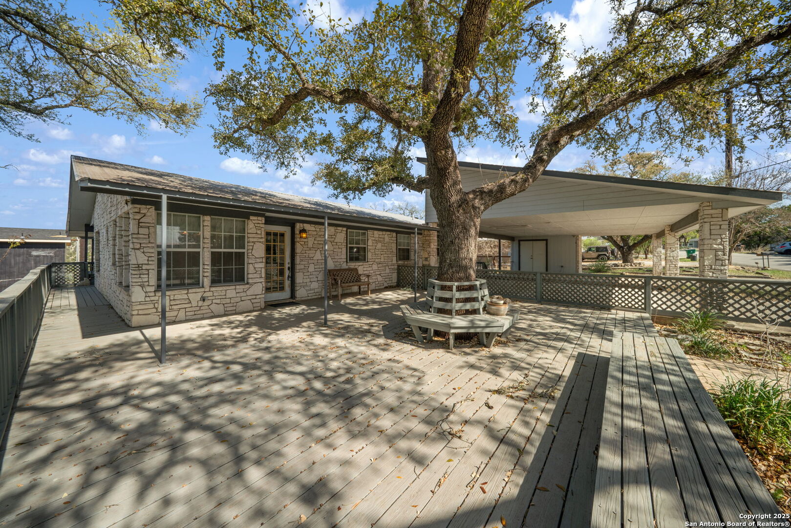 831 Hill Top