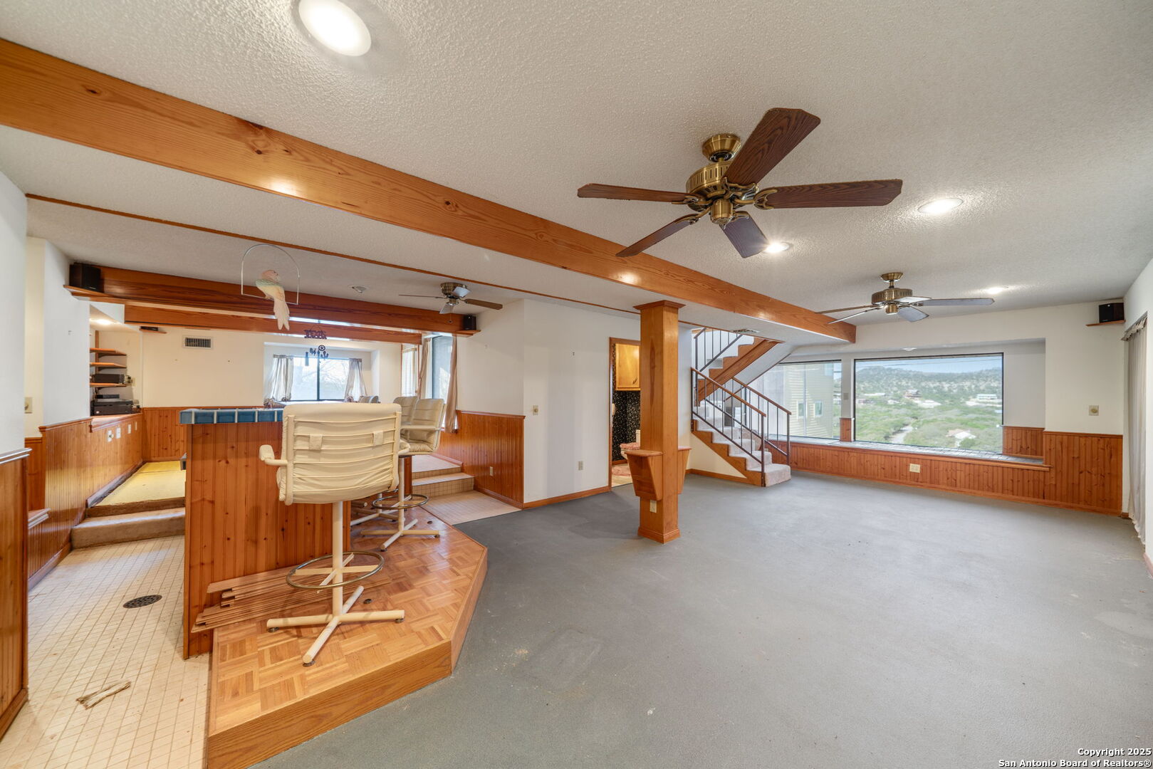 831 Hill Top
