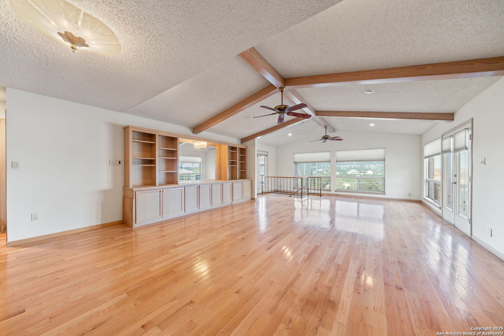 831 Hill Top