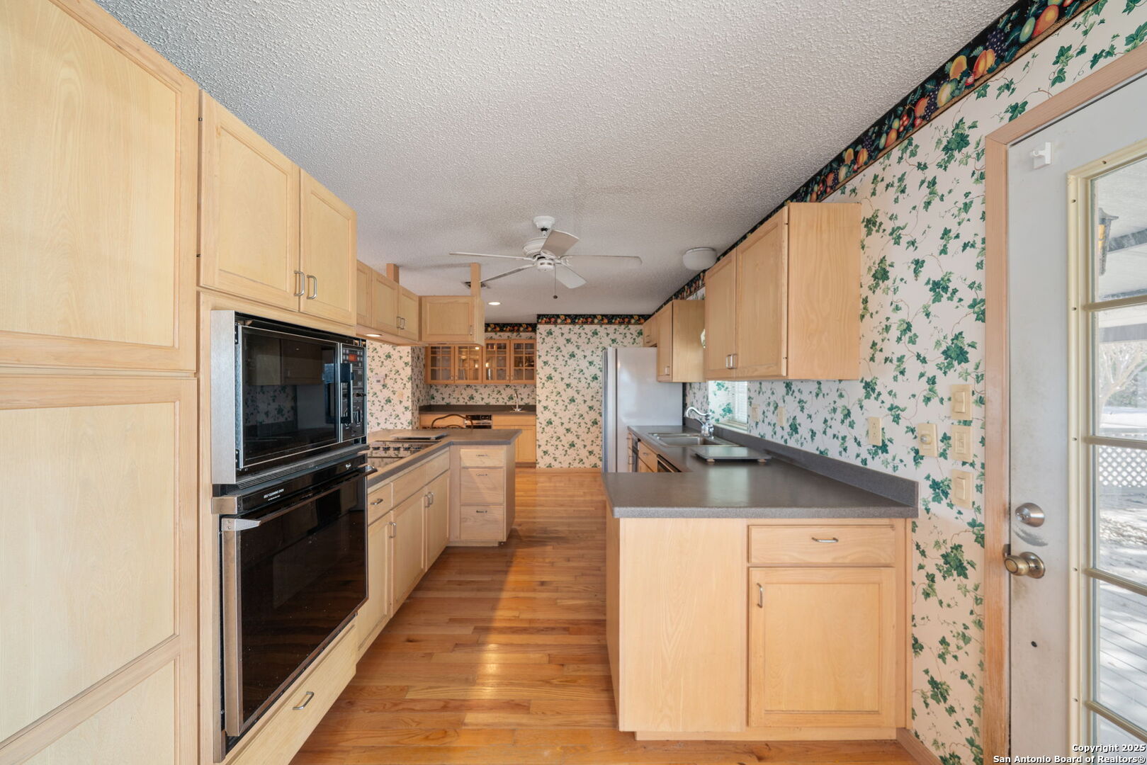 831 Hill Top