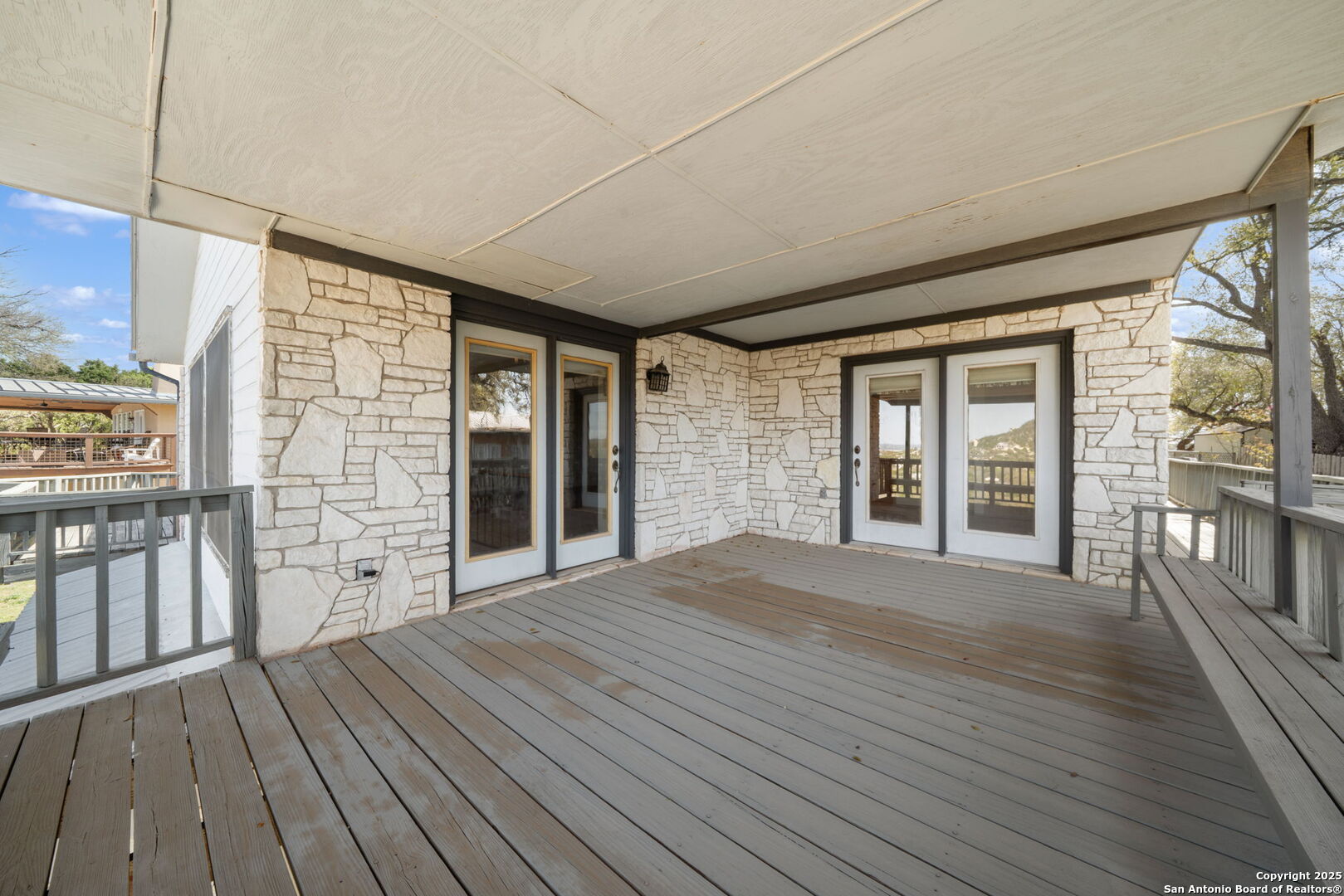 831 Hill Top