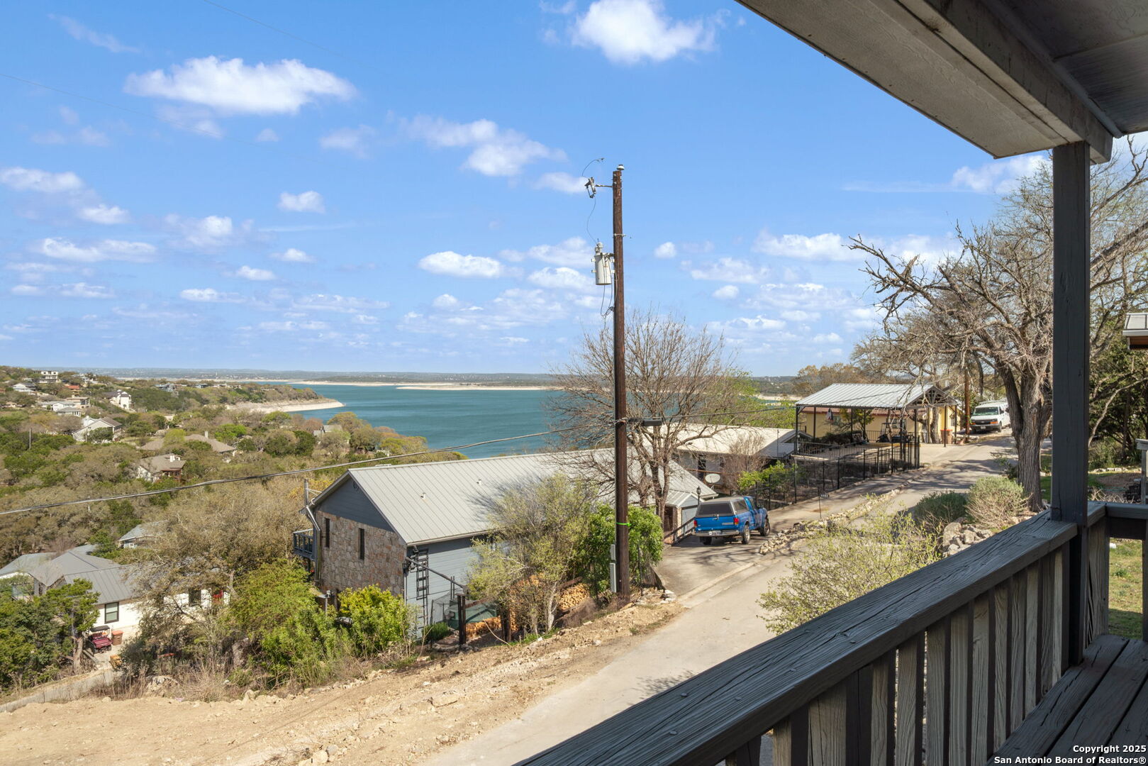 831 Hill Top