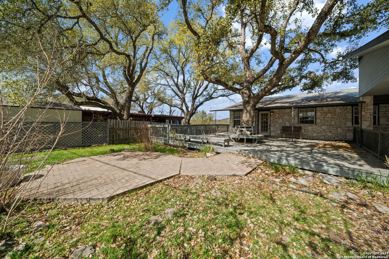 831 Hill Top