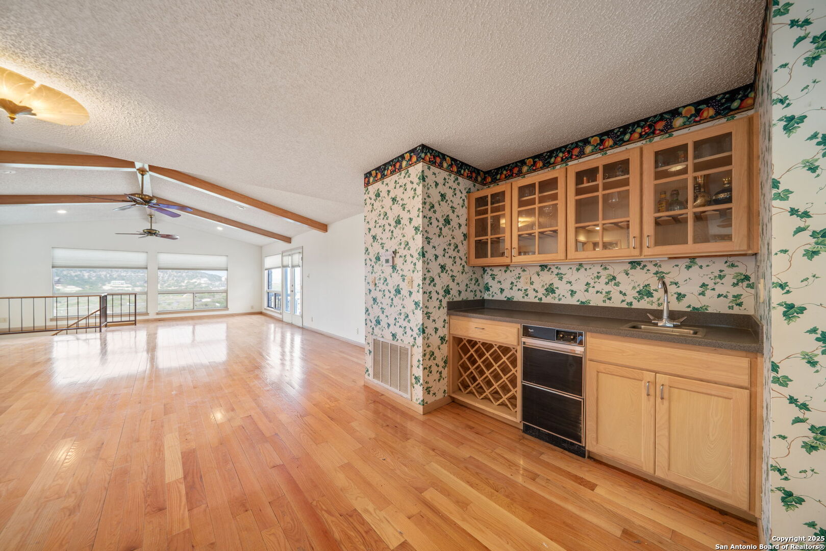 831 Hill Top