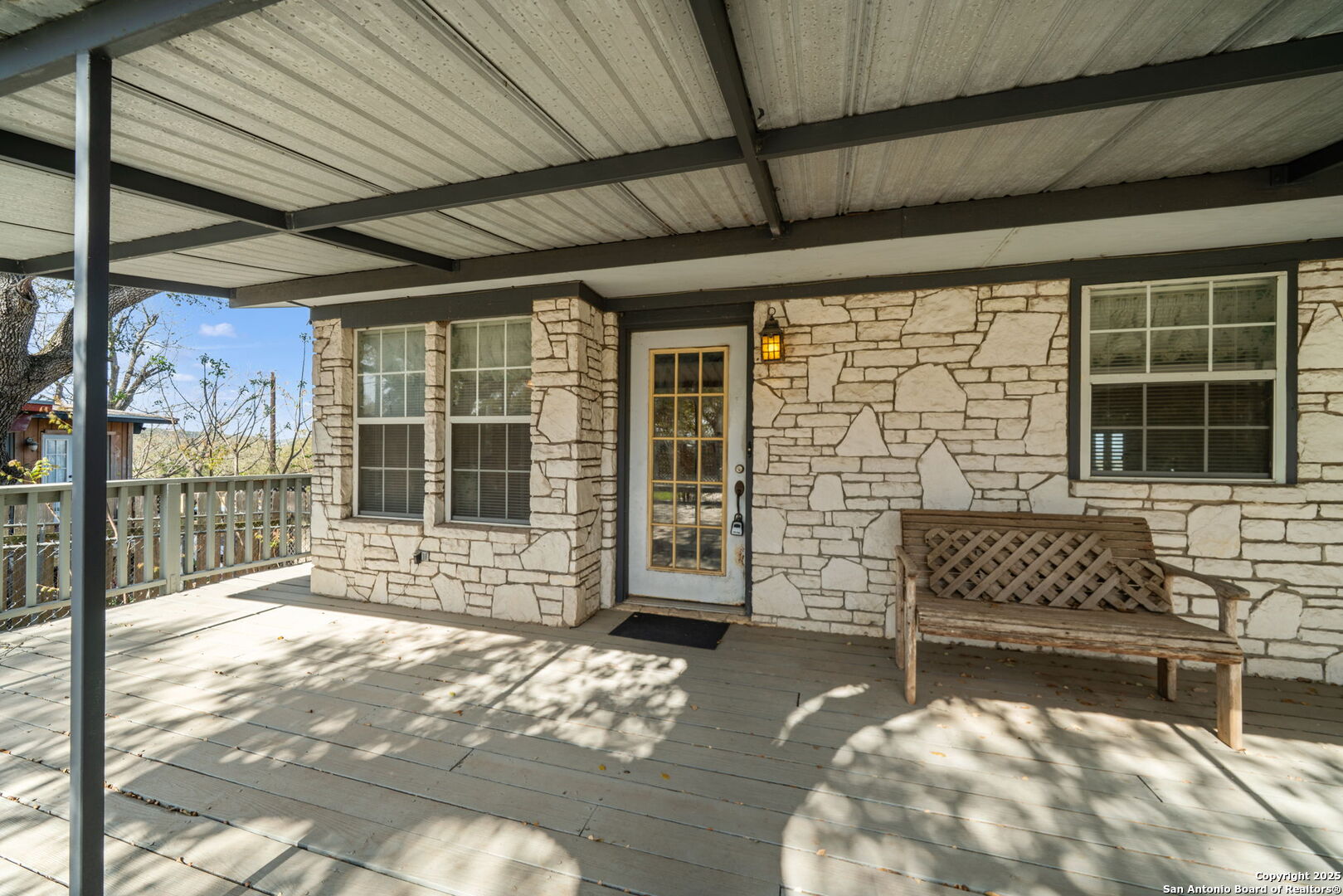 831 Hill Top