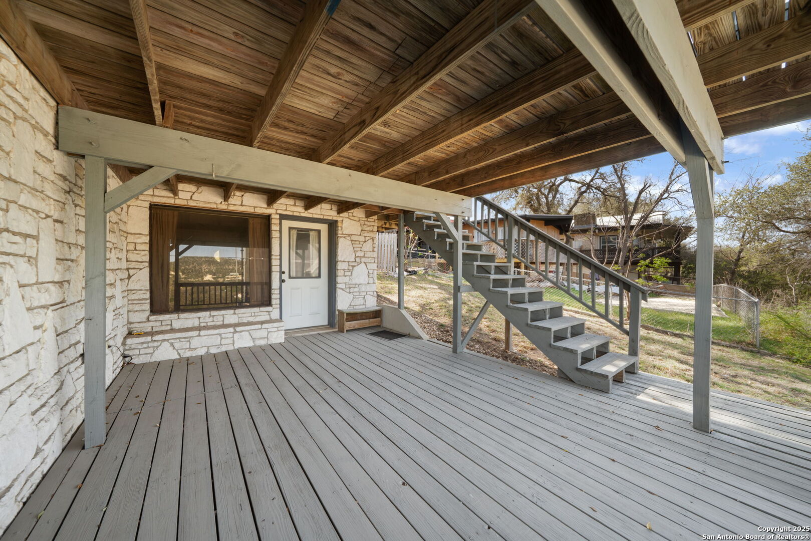 831 Hill Top