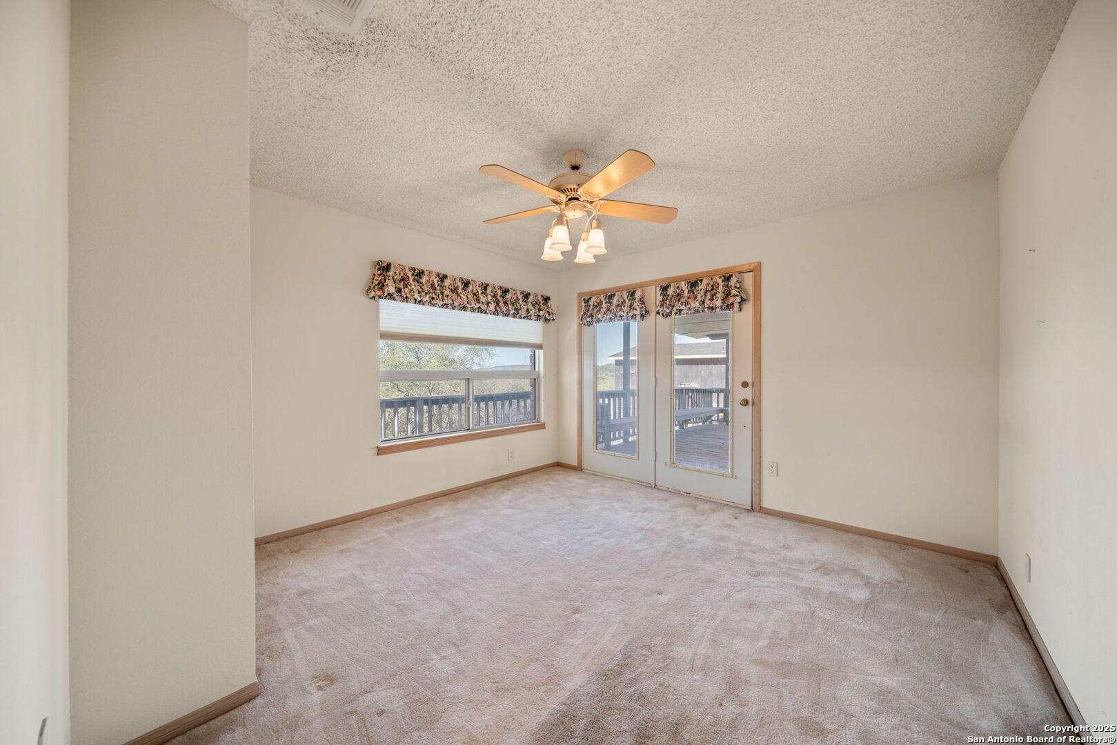 831 Hill Top