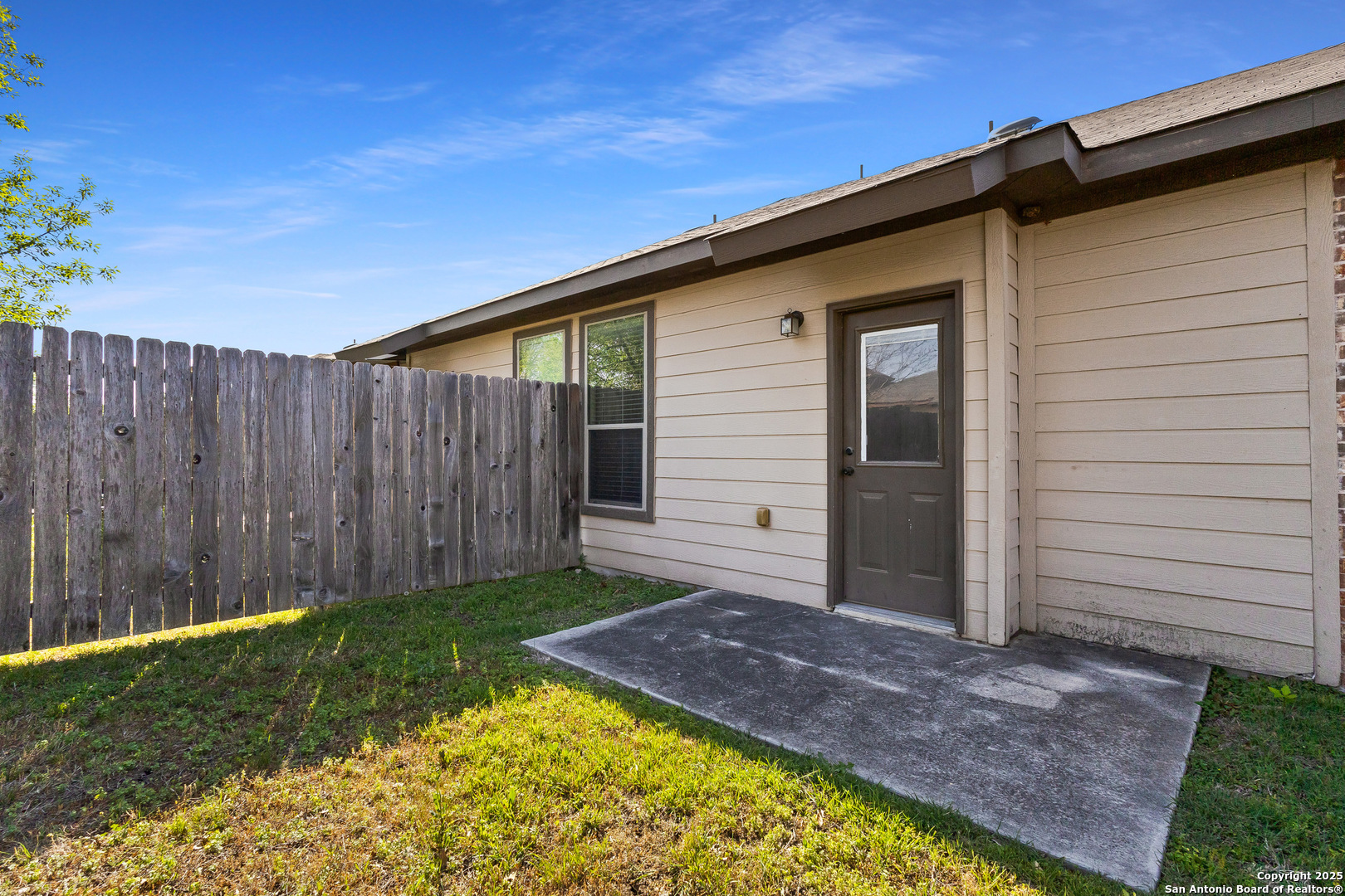 681, 685 Creekside Cir