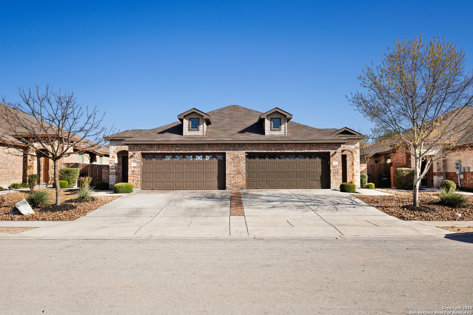 681, 685 Creekside Cir
