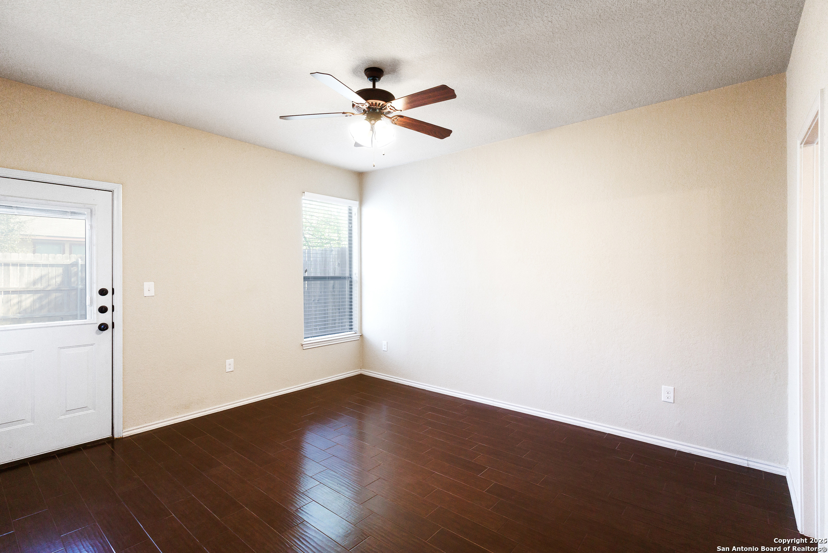 681, 685 Creekside Cir