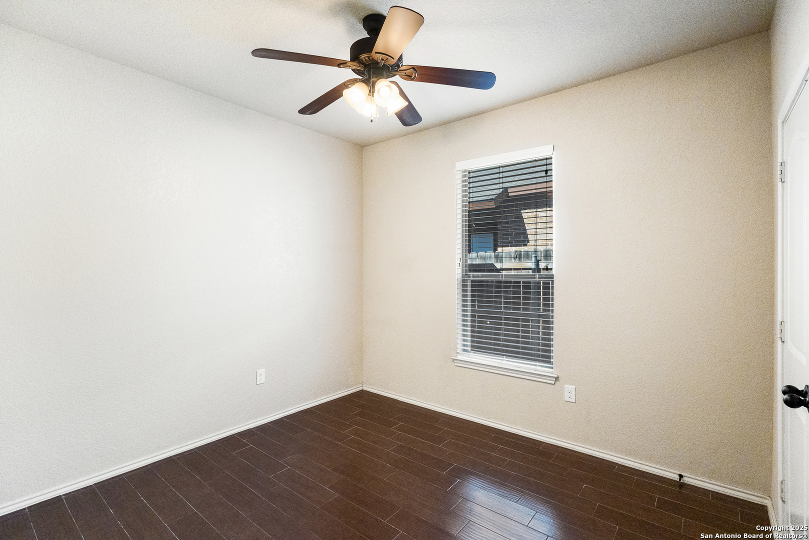 681, 685 Creekside Cir