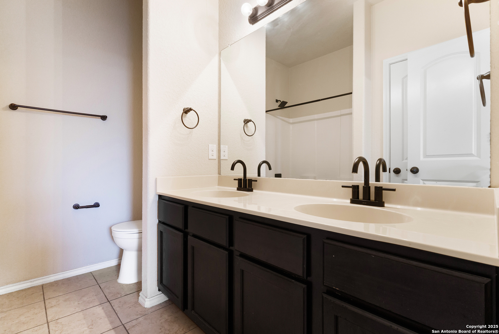 681, 685 Creekside Cir