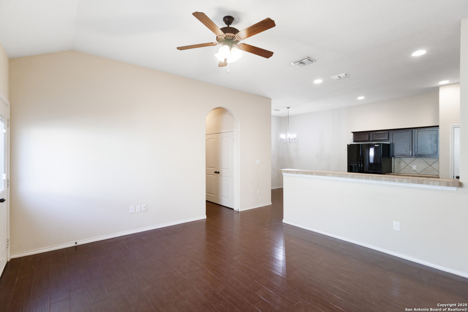 681, 685 Creekside Cir