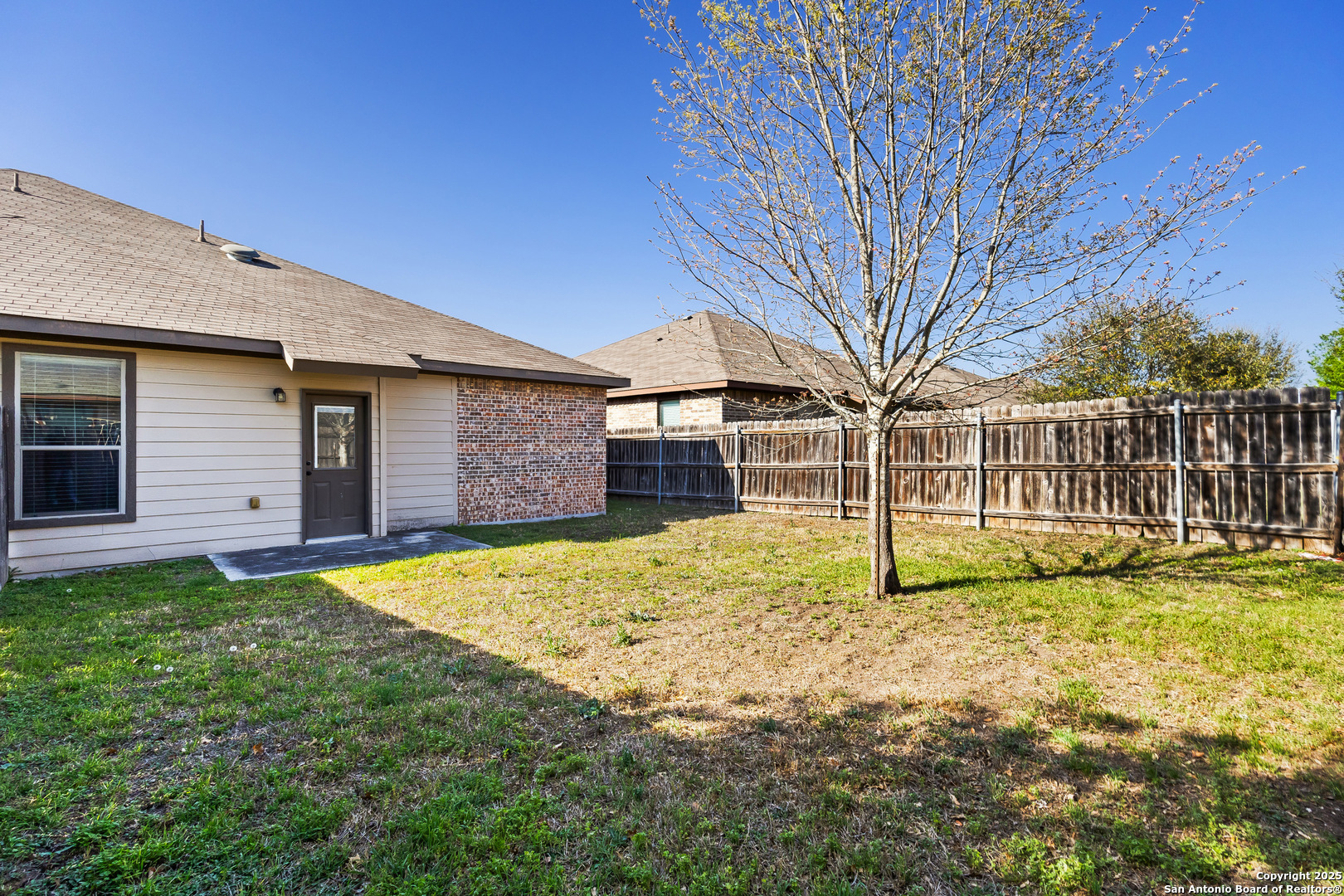 681, 685 Creekside Cir