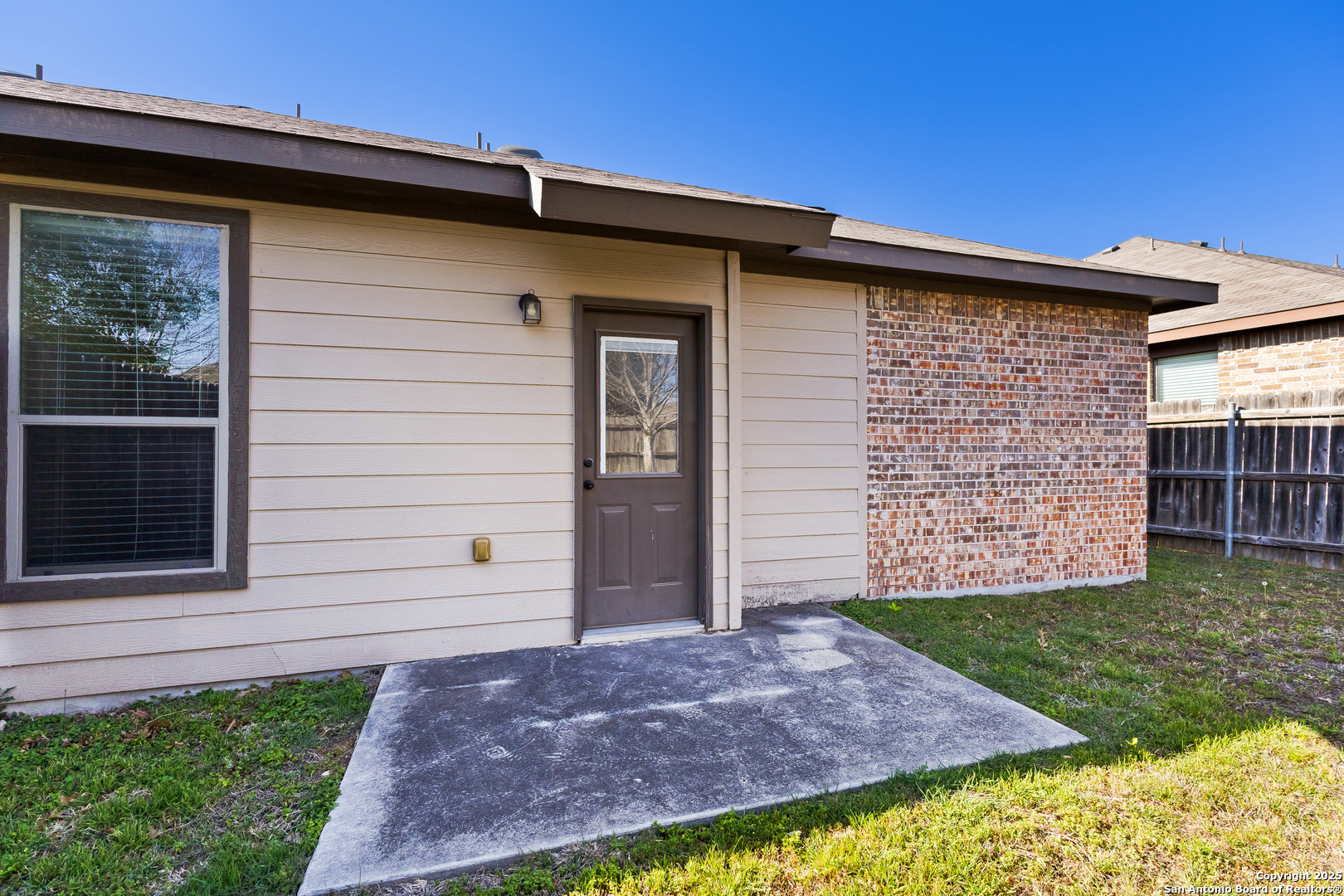 681, 685 Creekside Cir