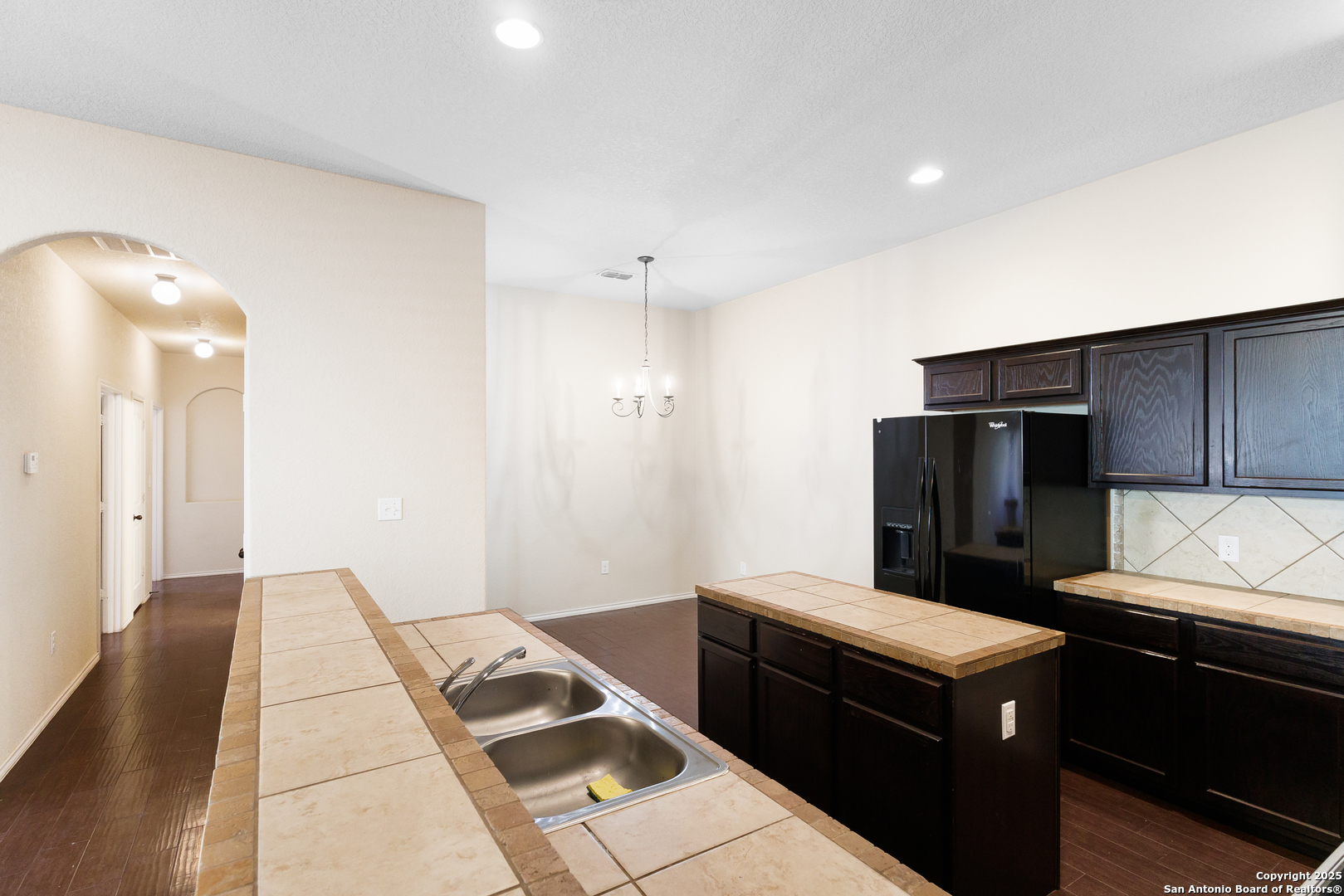 681, 685 Creekside Cir
