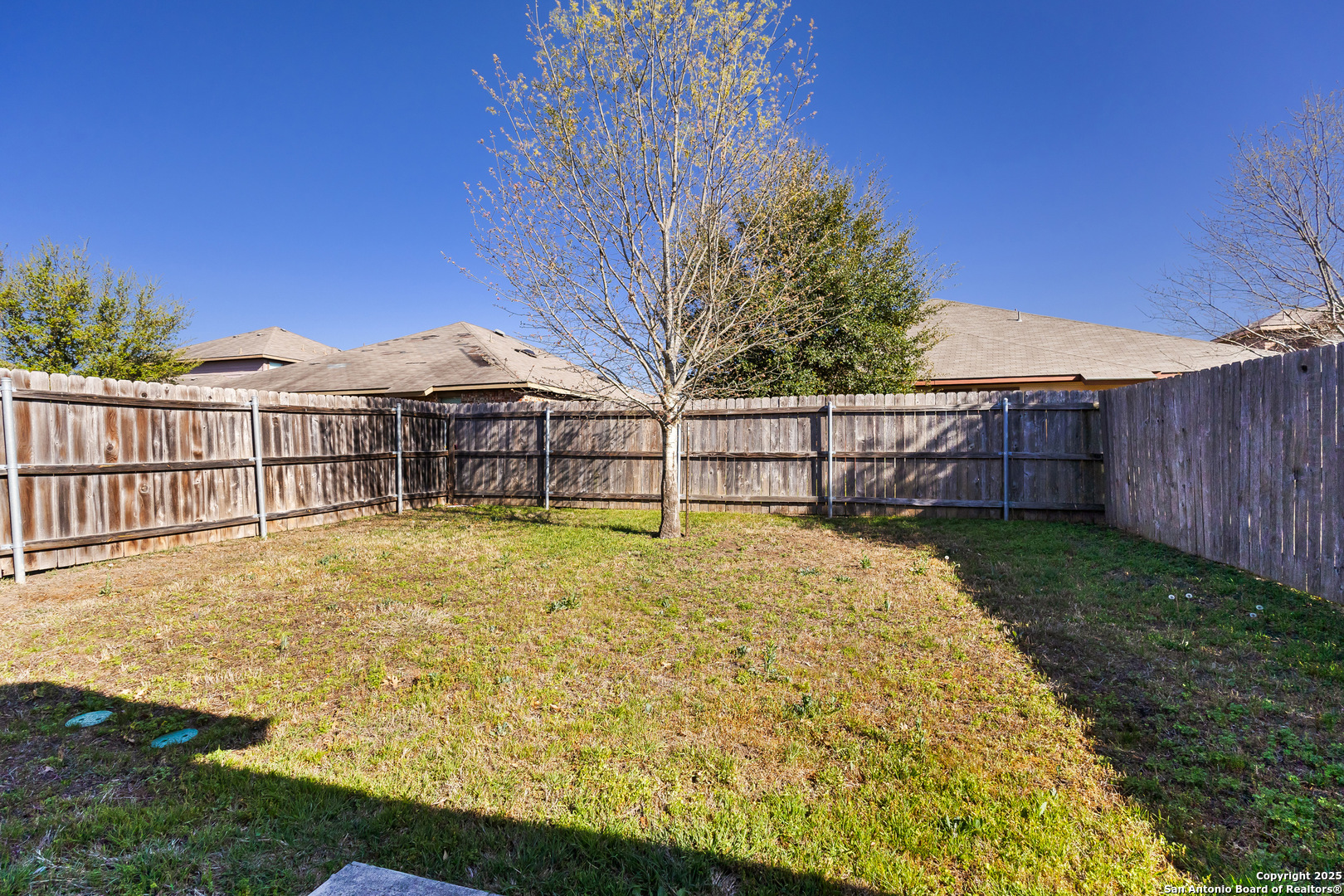 681, 685 Creekside Cir