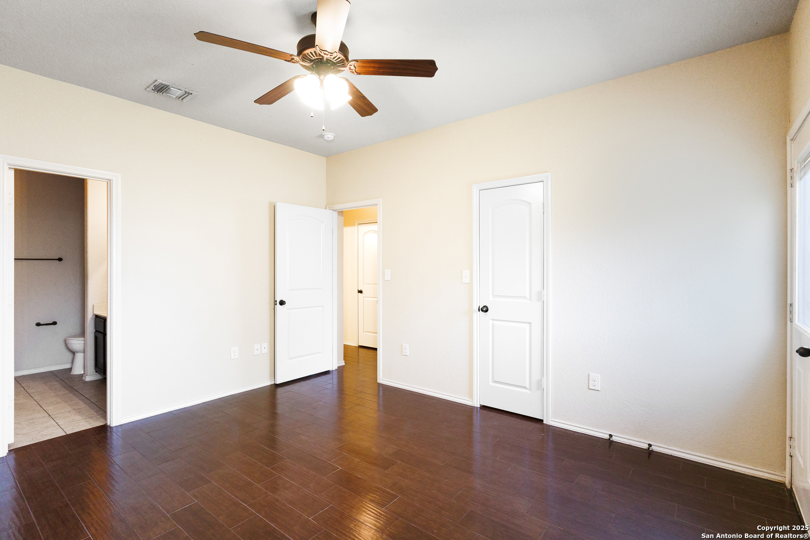 681, 685 Creekside Cir
