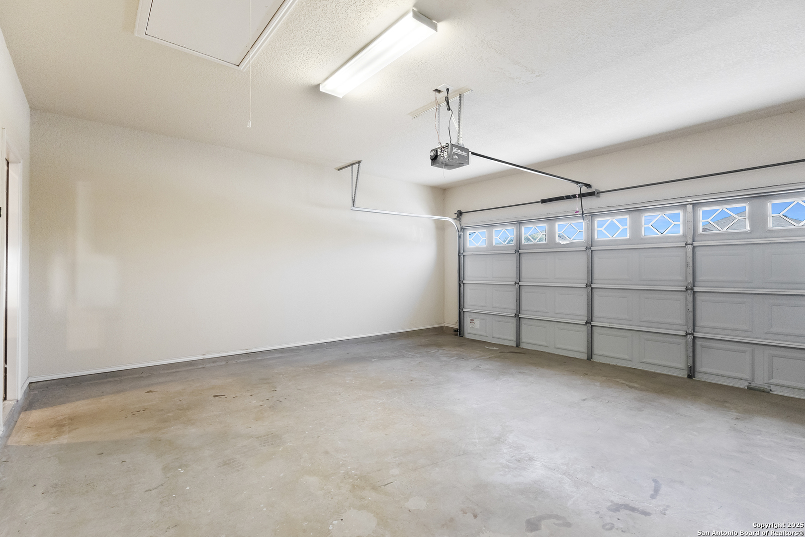 681, 685 Creekside Cir