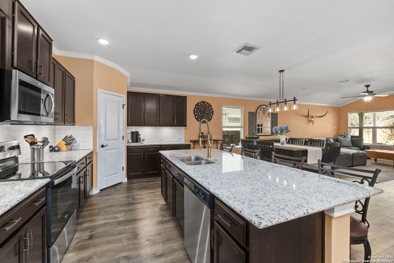 7015 Capella Cir
