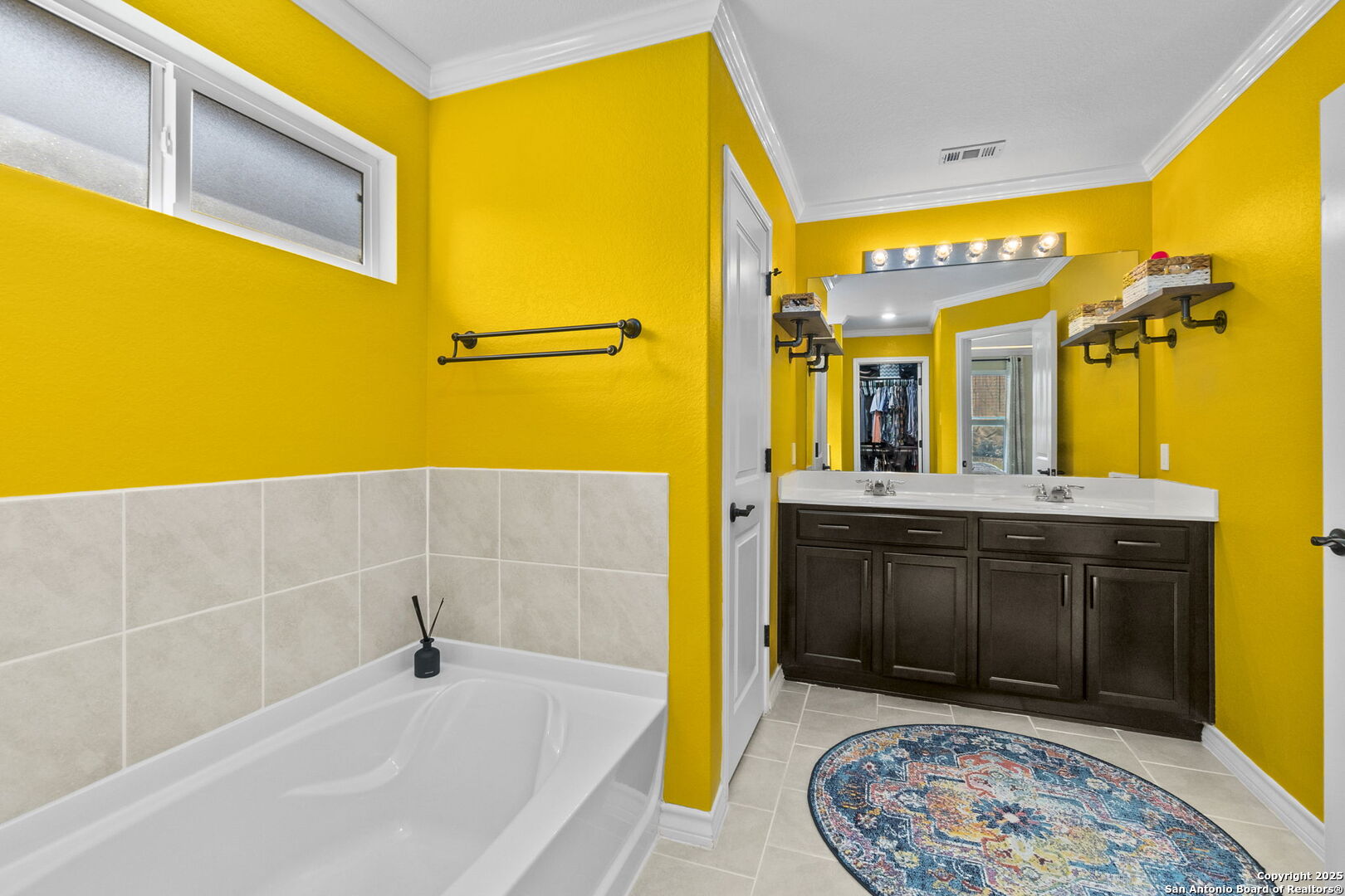 7015 Capella Cir