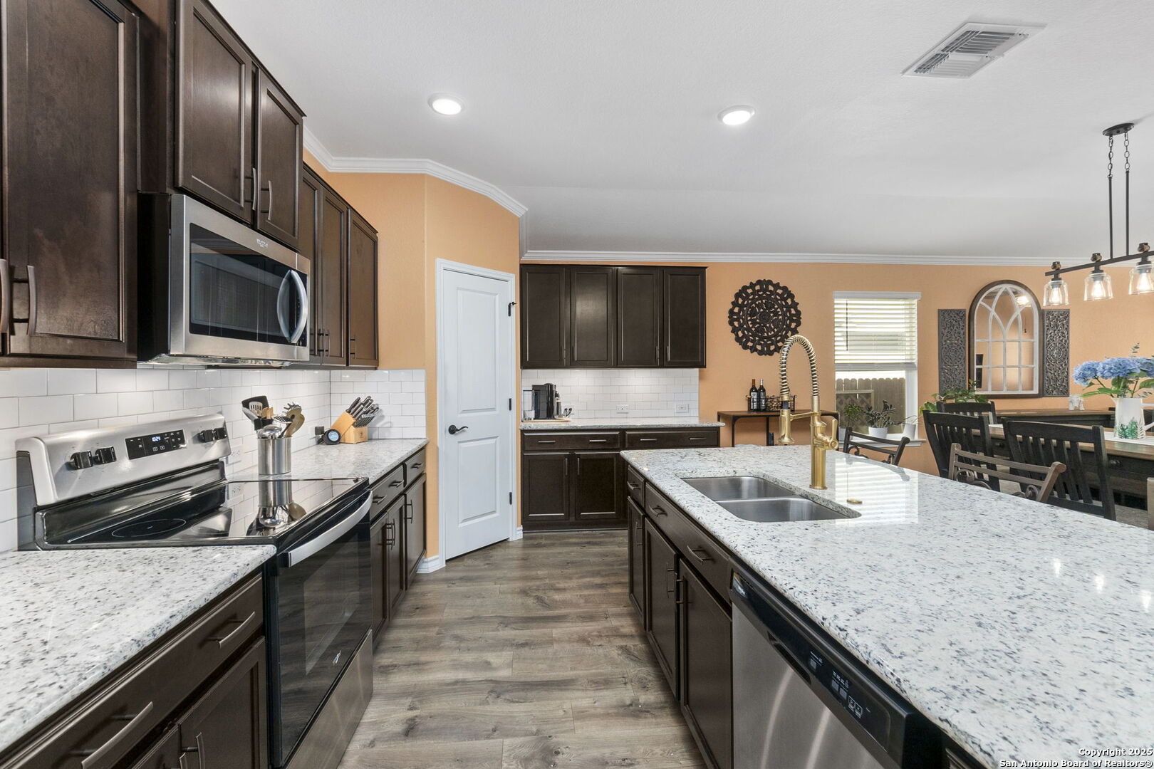 7015 Capella Cir