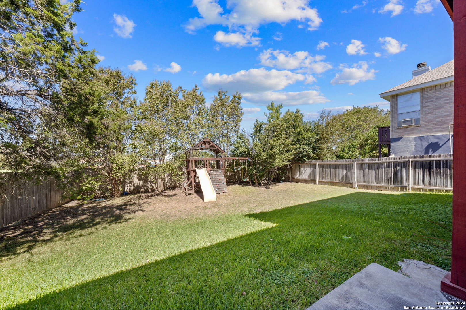 815 WINDHURST