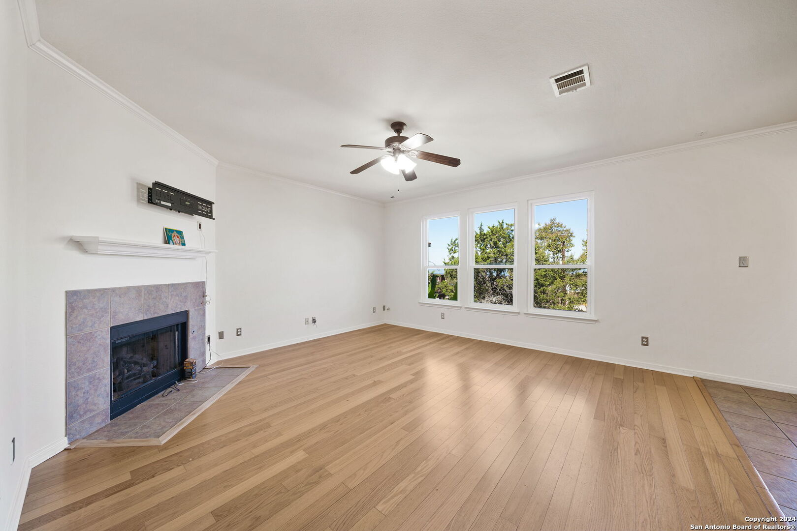 815 WINDHURST