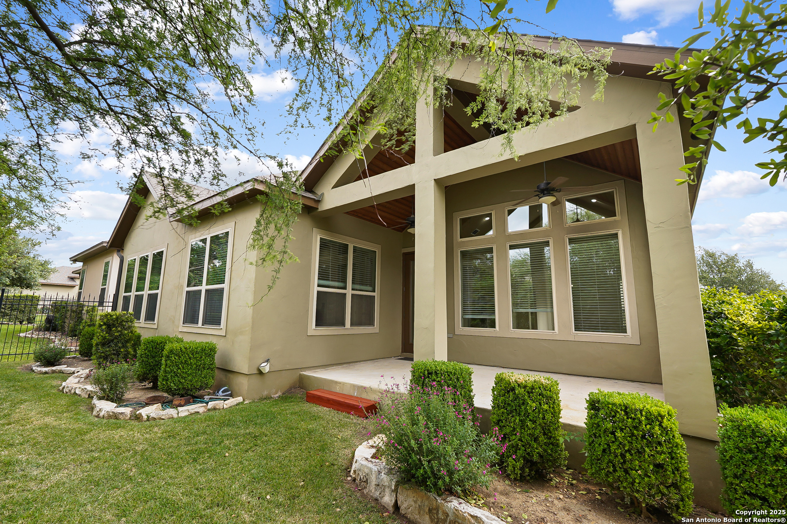 4703 Amorosa