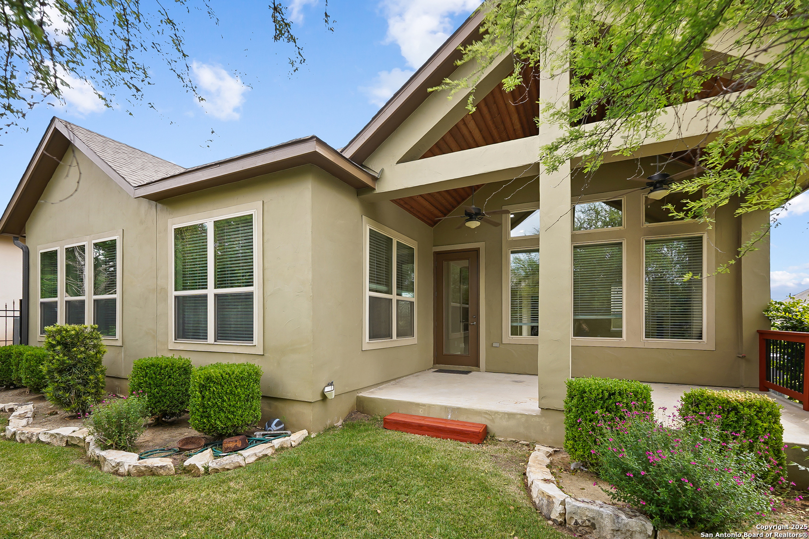 4703 Amorosa