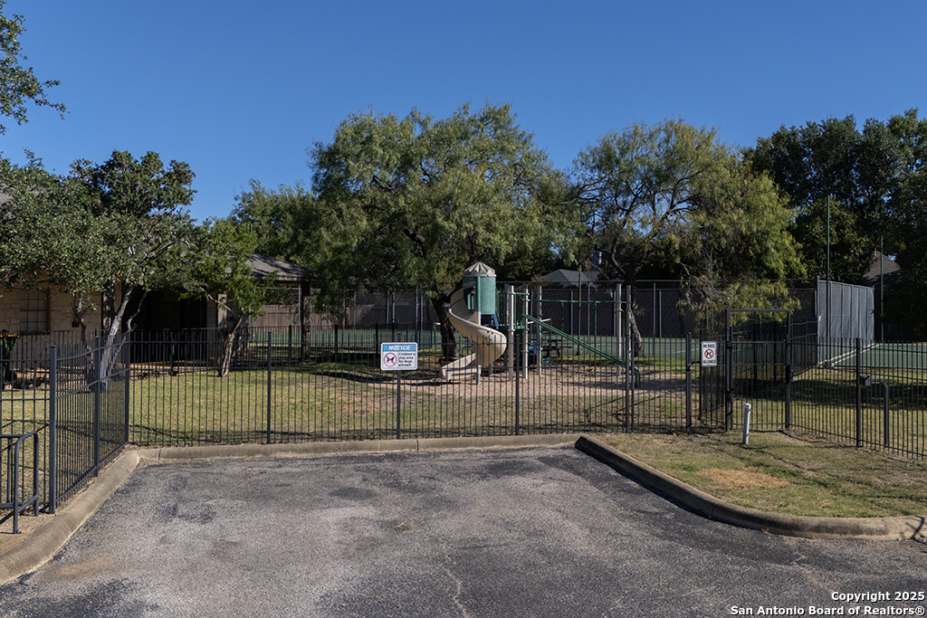 9406 Llano Verde