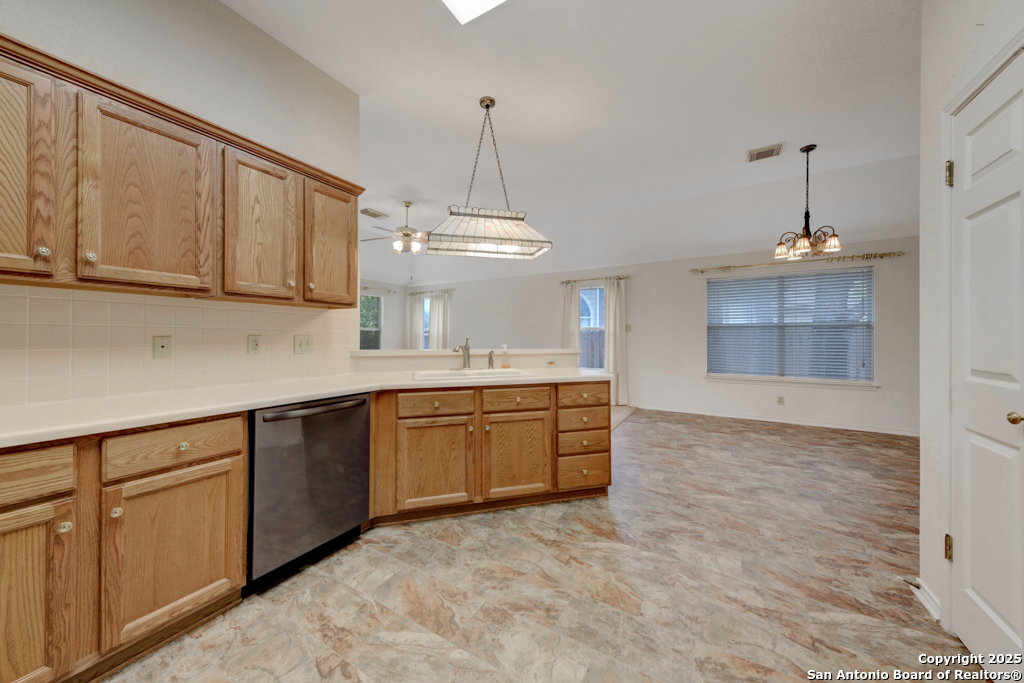 9406 Llano Verde