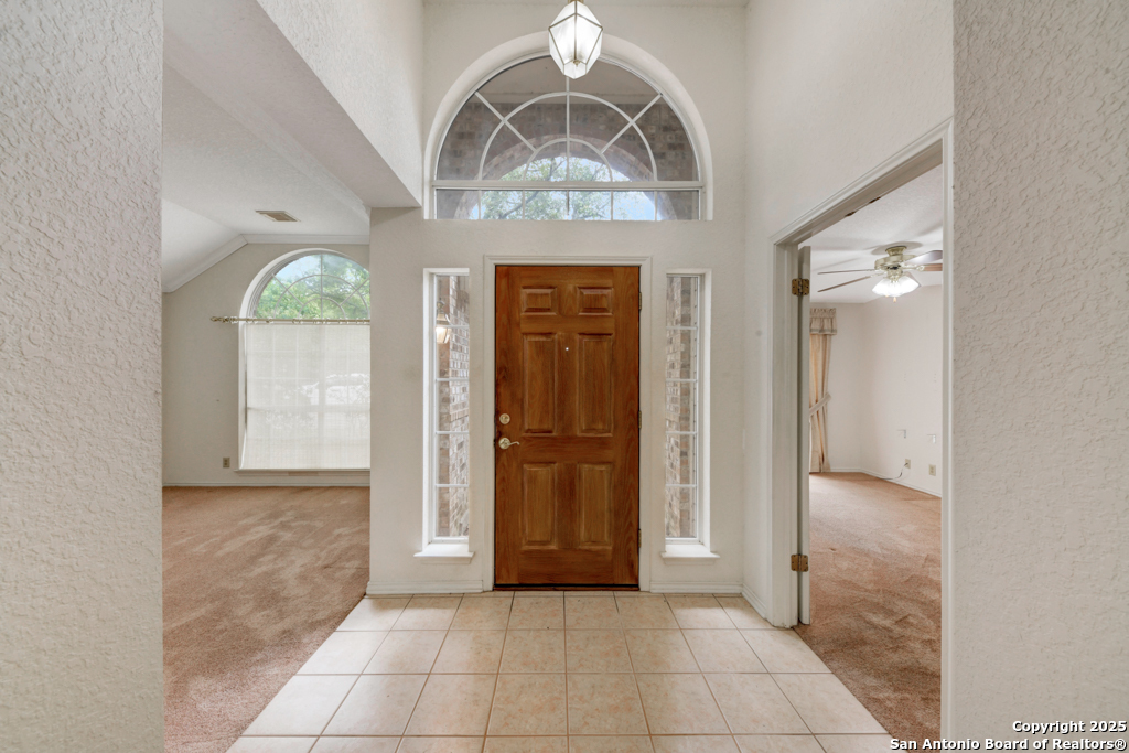9406 Llano Verde