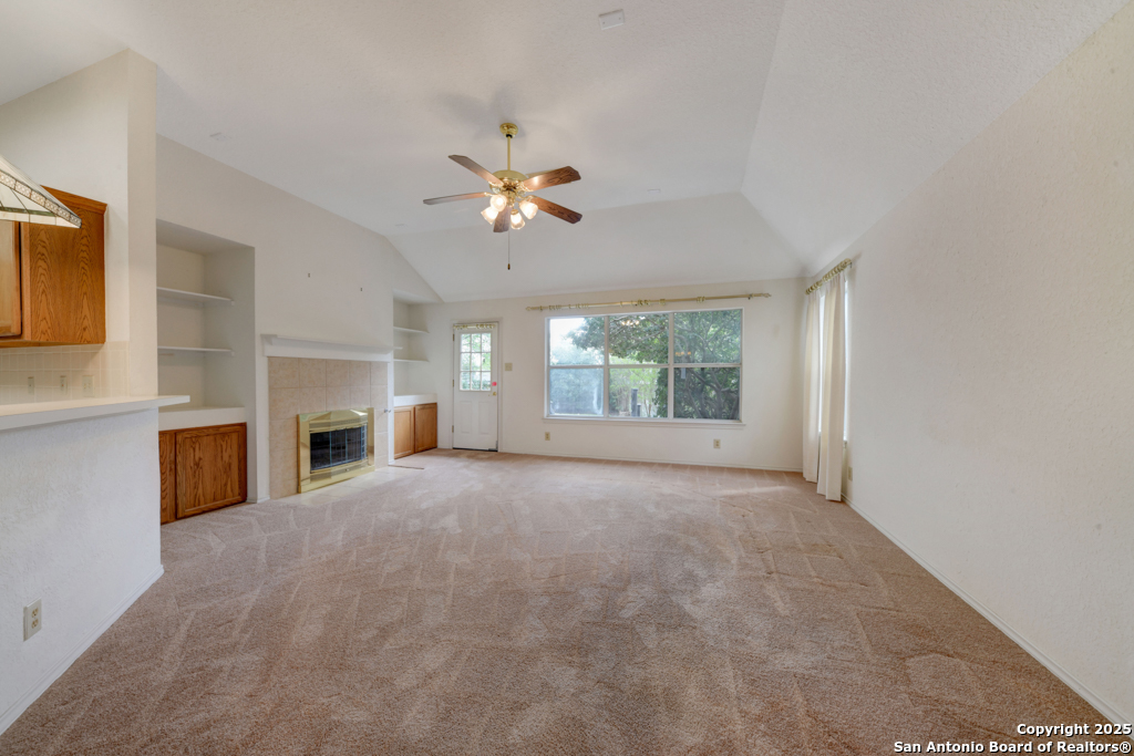 9406 Llano Verde