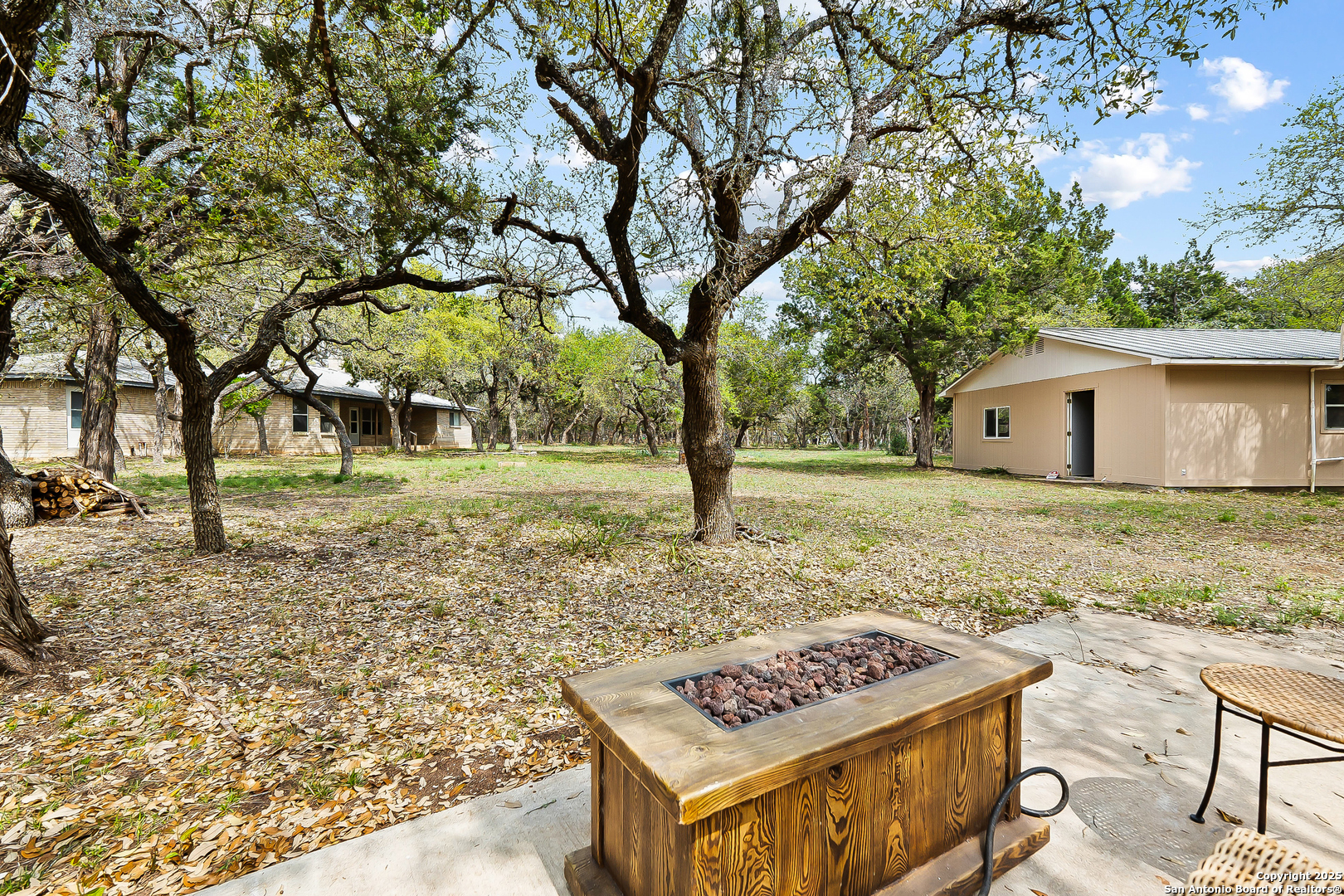 2501 fischer store