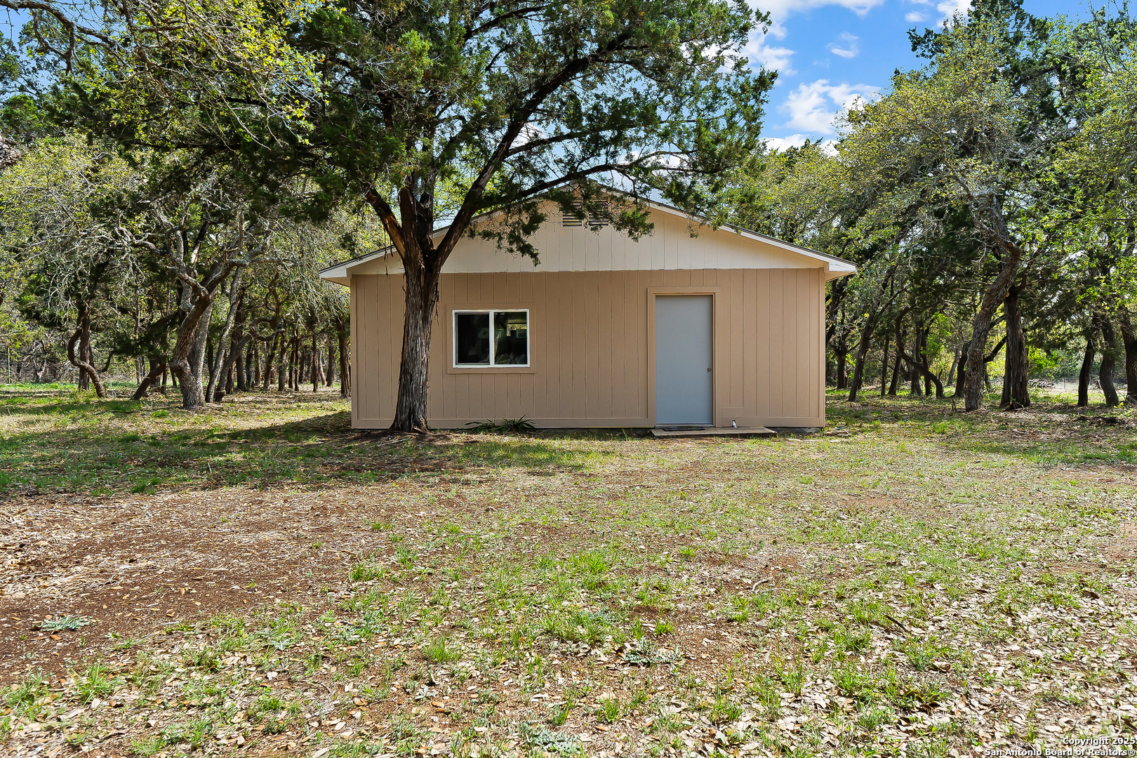 2501 fischer store