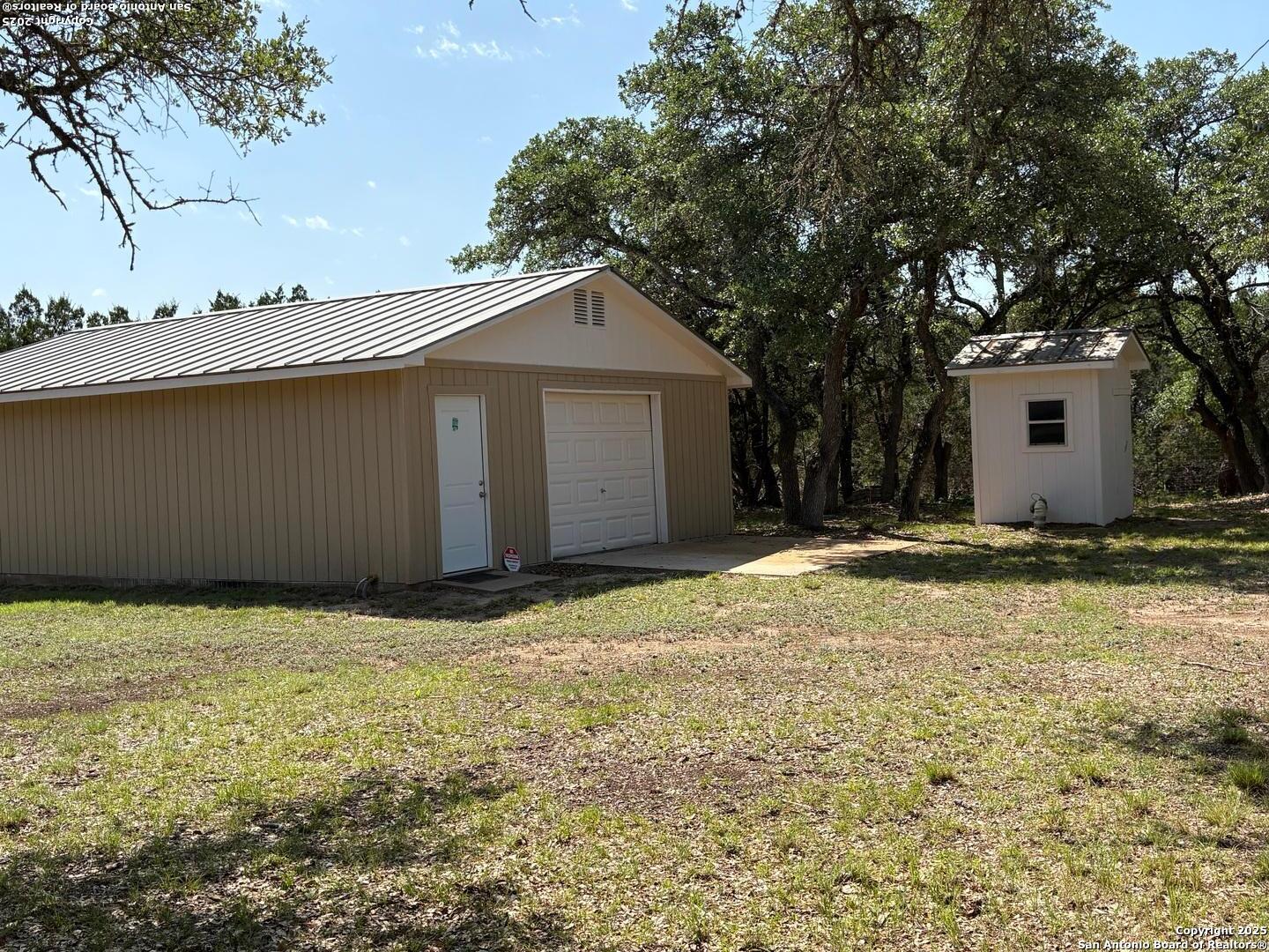 2501 fischer store