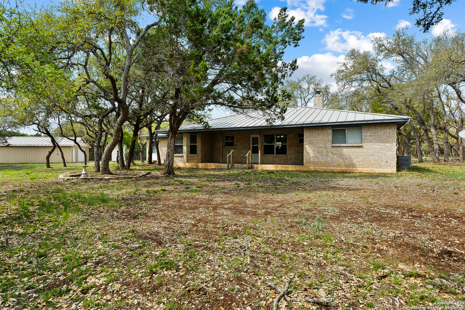 2501 fischer store
