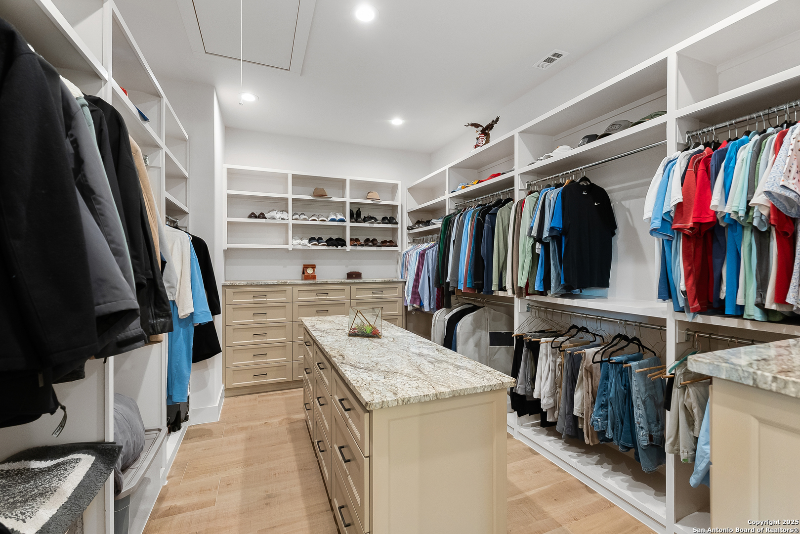 11207 Paraisio Bluff
