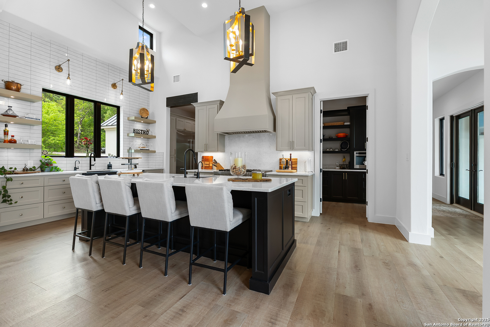 11207 Paraisio Bluff
