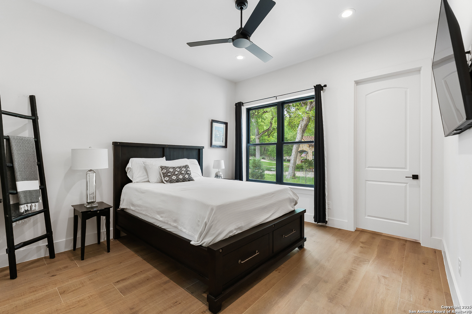 11207 Paraisio Bluff