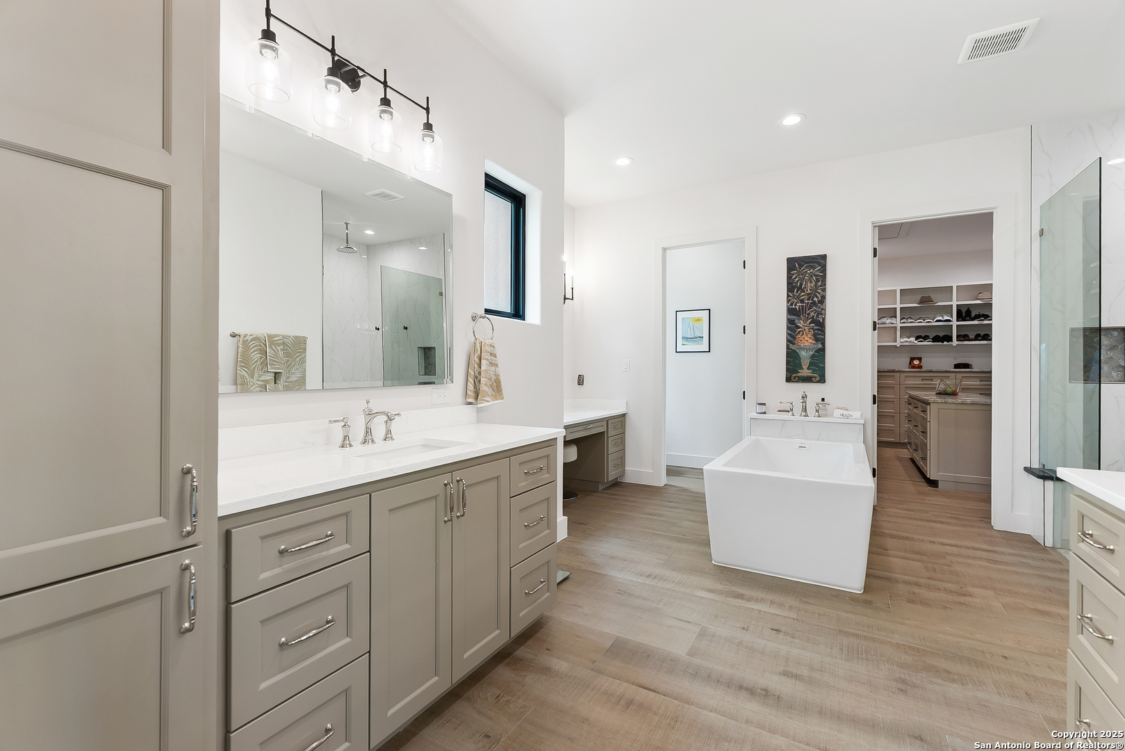 11207 Paraisio Bluff