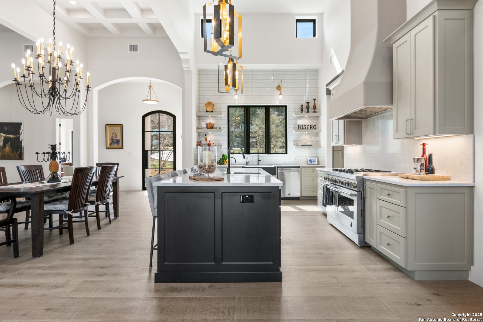 11207 Paraisio Bluff