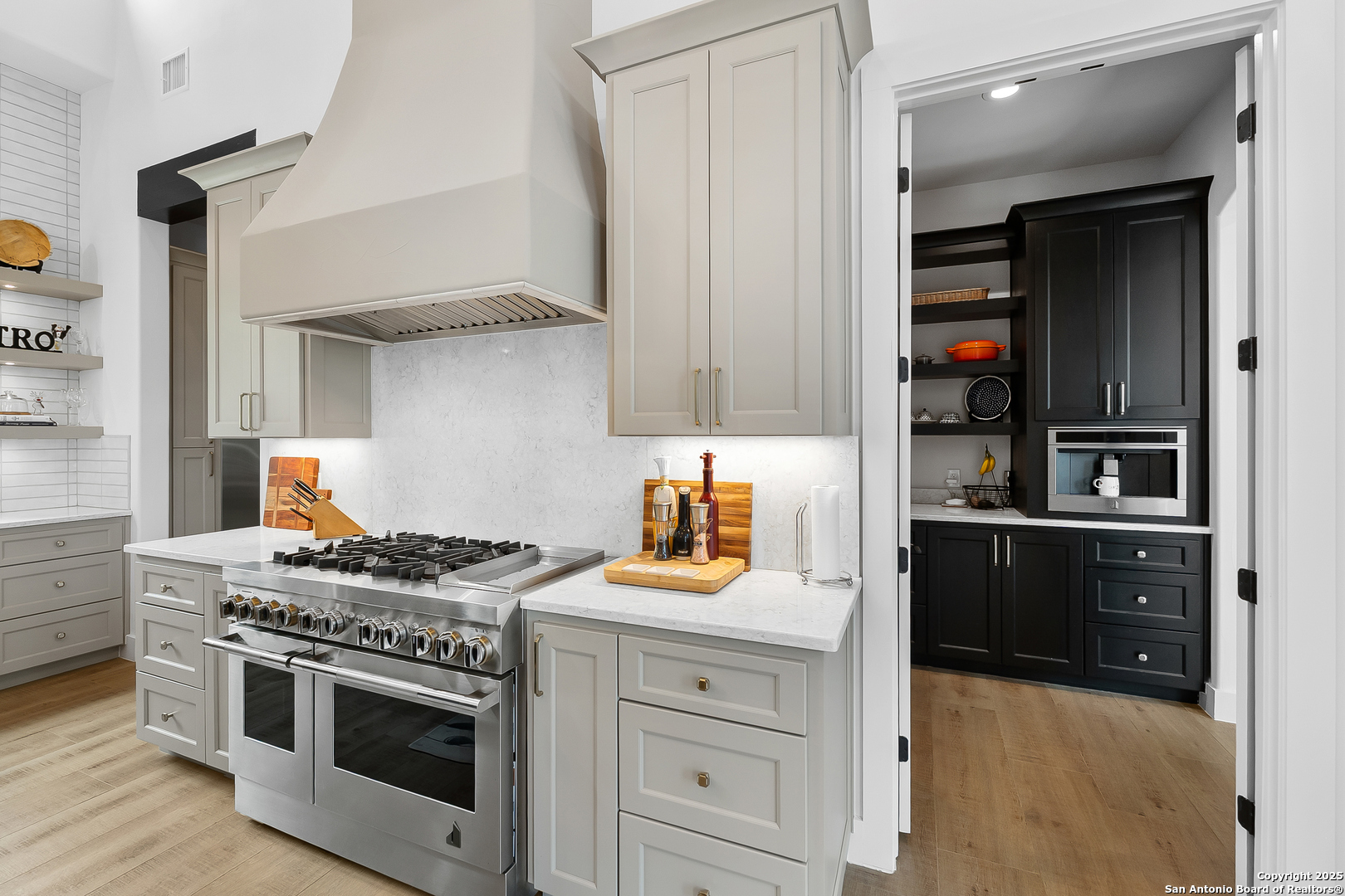 11207 Paraisio Bluff