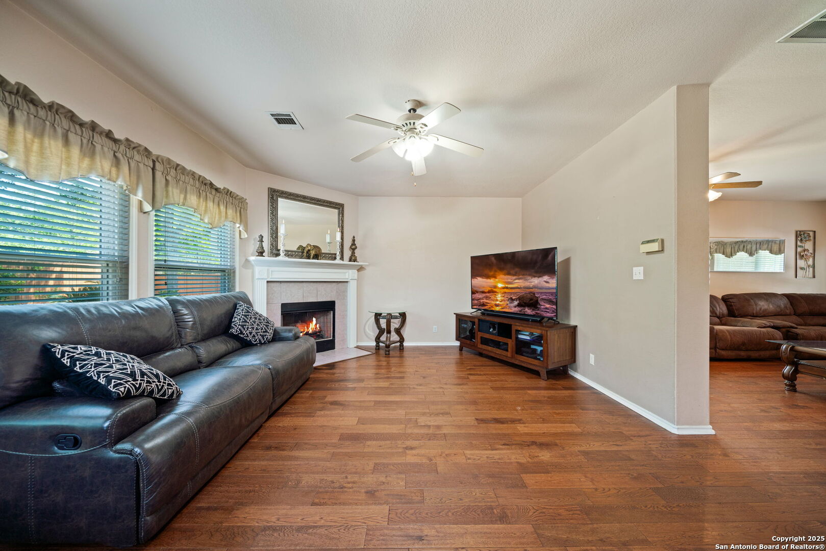4645 Red Rock