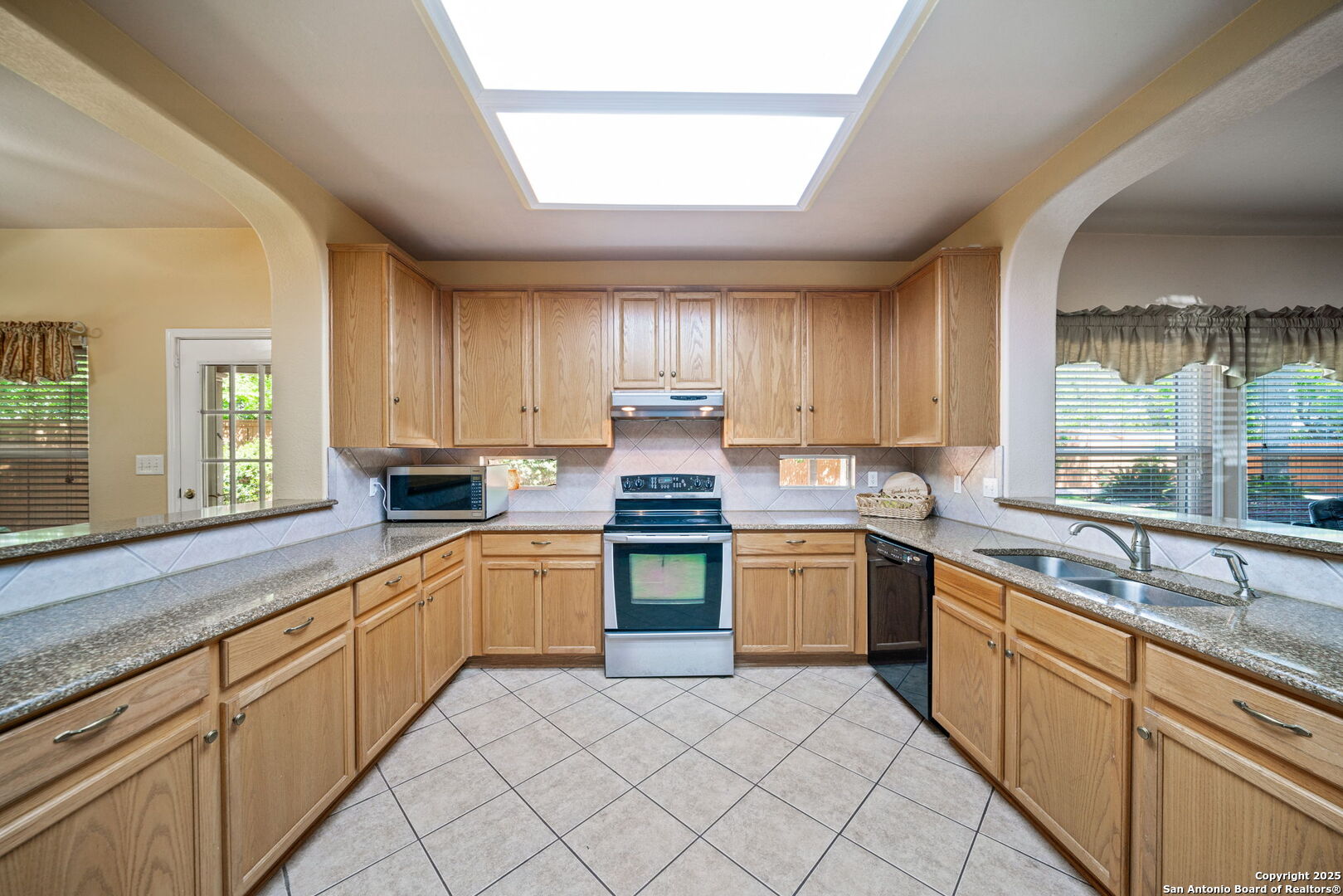 4645 Red Rock