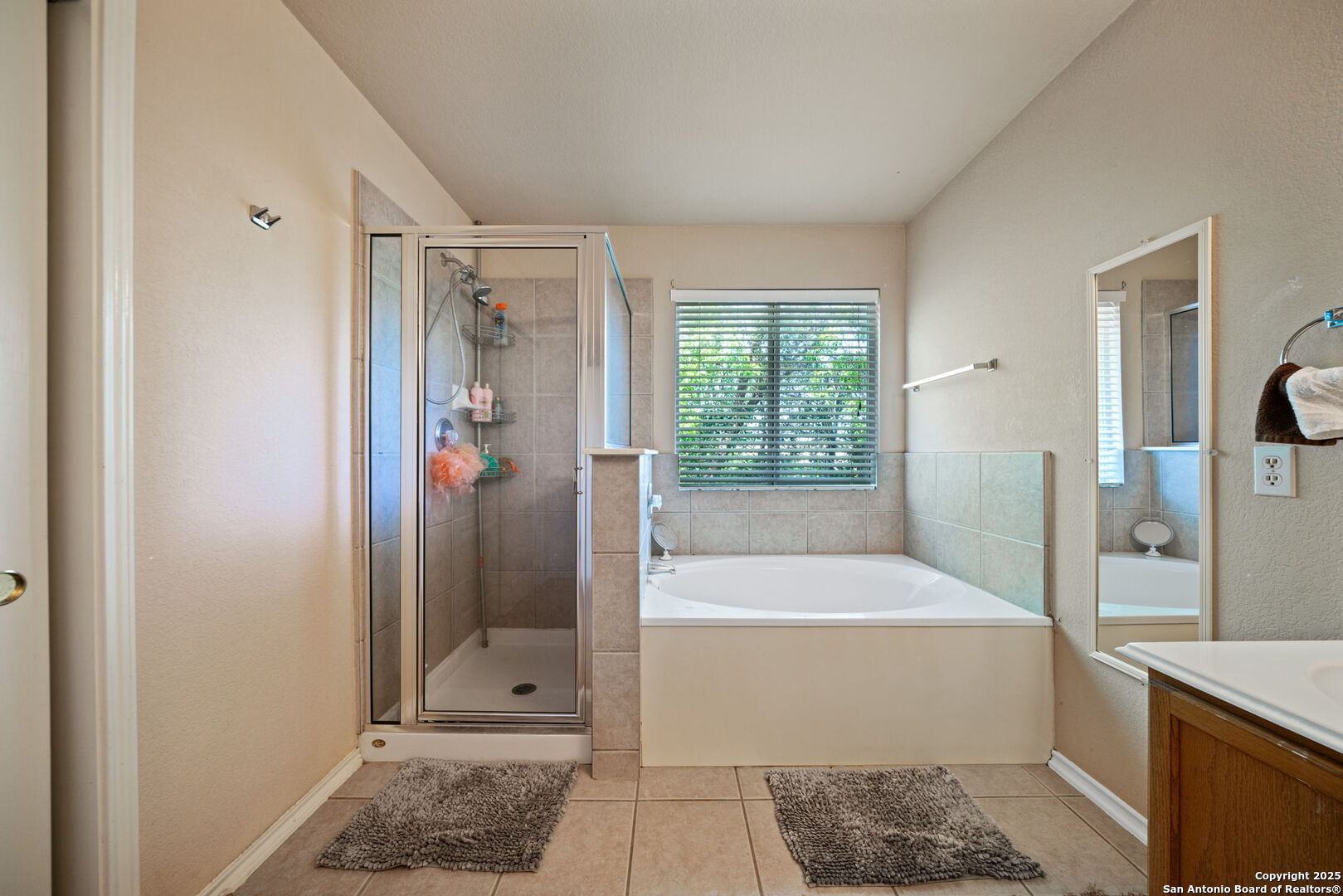 4645 Red Rock