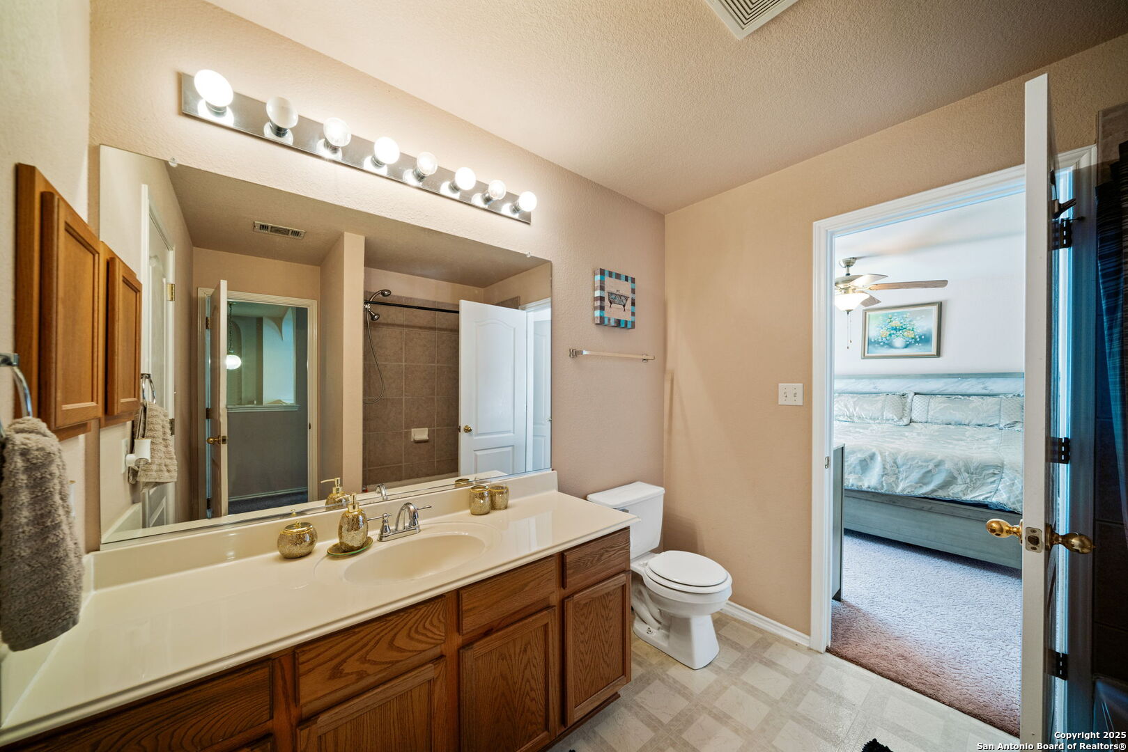 4645 Red Rock